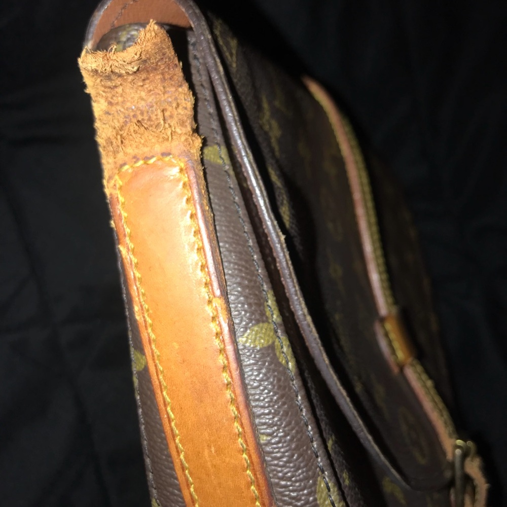 Authentic vintage Chantilly pm